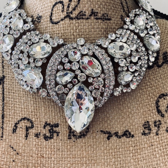 AMAZING Chunky Rhinestone Beautiful Necklace - Picture 5 of 8